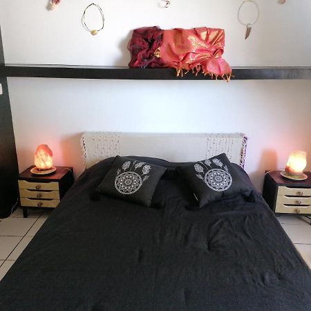 Jolie Chambre Climatisee Avec Balcon Chez L'Habitant 생피에르 외부 사진