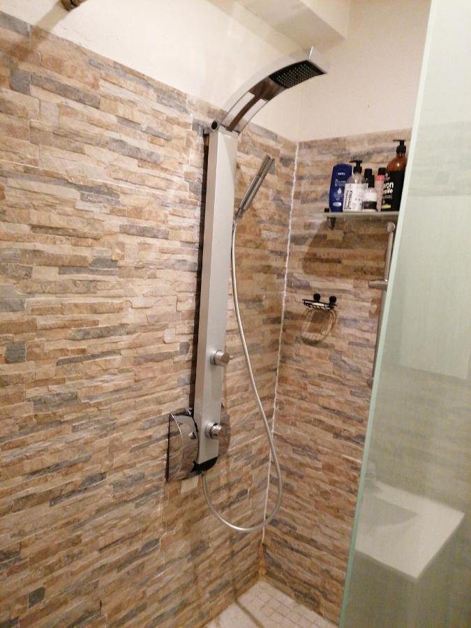 Jolie Chambre Climatisee Avec Balcon Chez L'Habitant 생피에르 외부 사진