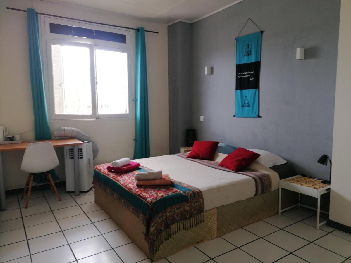 Jolie Chambre Climatisee Avec Balcon Chez L'Habitant 생피에르 외부 사진