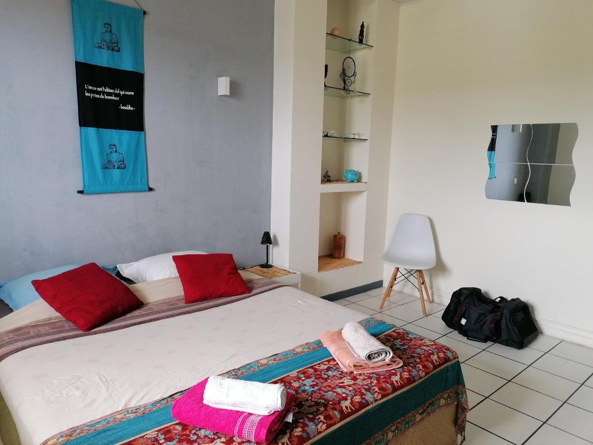 Jolie Chambre Climatisee Avec Balcon Chez L'Habitant 생피에르 외부 사진